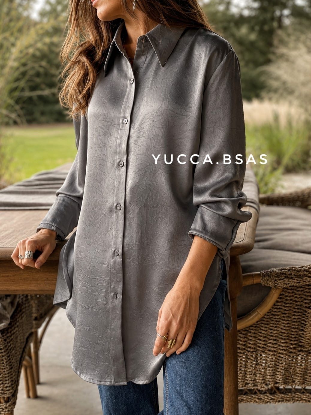 Maxi camisa satén Carmela - gris acero - Imagen 2